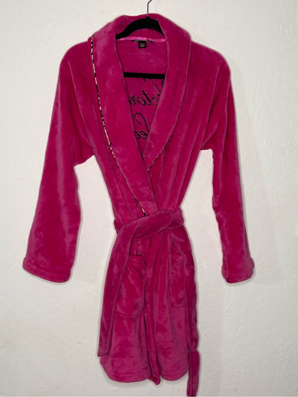 Victoria’s‎ Secret Womens Size XS/S Fuchsia Pink Cozy Plush Short Robe Logo Back